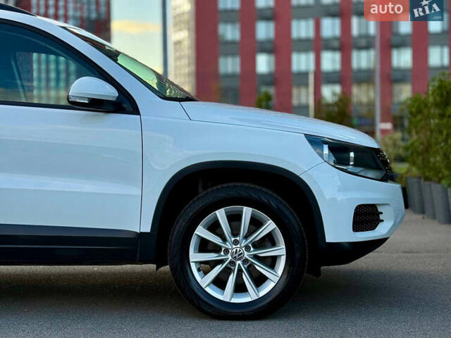Білий Фольксваген Тігуан, об'ємом двигуна 2 л та пробігом 137 тис. км за 13800 $, фото 9 на Automoto.ua