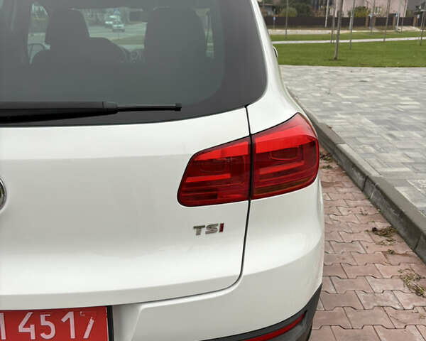 Белый Фольксваген Тигуан, объемом двигателя 2 л и пробегом 126 тыс. км за 14499 $, фото 20 на Automoto.ua