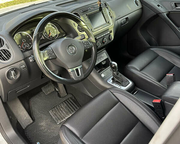 Білий Фольксваген Тігуан, об'ємом двигуна 1.98 л та пробігом 140 тис. км за 14000 $, фото 10 на Automoto.ua