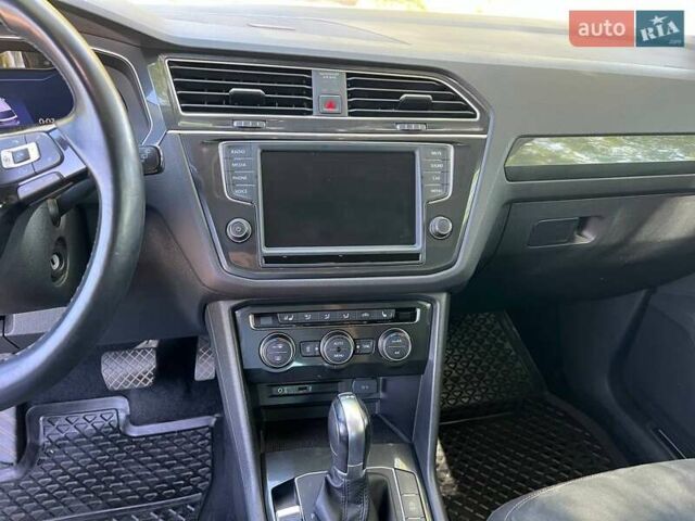 Білий Фольксваген Тігуан, об'ємом двигуна 2 л та пробігом 270 тис. км за 23000 $, фото 34 на Automoto.ua