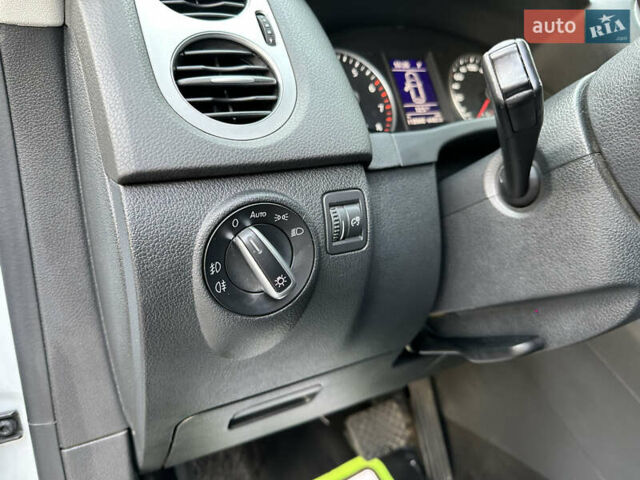 Білий Фольксваген Тігуан, об'ємом двигуна 1.4 л та пробігом 110 тис. км за 14000 $, фото 27 на Automoto.ua