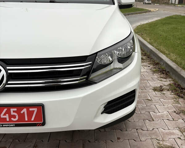 Белый Фольксваген Тигуан, объемом двигателя 2 л и пробегом 126 тыс. км за 14499 $, фото 17 на Automoto.ua