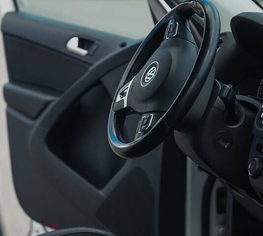 Білий Фольксваген Тігуан, об'ємом двигуна 1.98 л та пробігом 105 тис. км за 12800 $, фото 12 на Automoto.ua