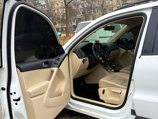 Белый Фольксваген Тигуан, объемом двигателя 2 л и пробегом 130 тыс. км за 12700 $, фото 11 на Automoto.ua