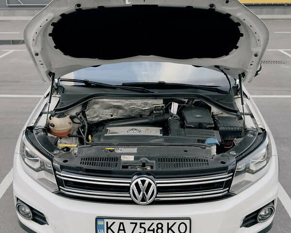 Білий Фольксваген Тігуан, об'ємом двигуна 2 л та пробігом 68 тис. км за 16500 $, фото 25 на Automoto.ua