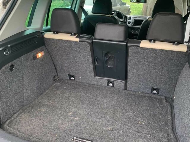 Білий Фольксваген Тігуан, об'ємом двигуна 2 л та пробігом 103 тис. км за 16500 $, фото 4 на Automoto.ua