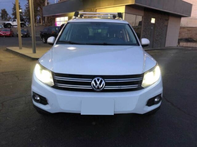 Белый Фольксваген Тигуан, объемом двигателя 2 л и пробегом 70 тыс. км за 7000 $, фото 1 на Automoto.ua