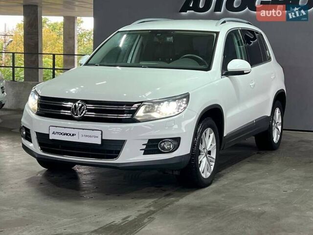 Білий Фольксваген Тігуан, об'ємом двигуна 2 л та пробігом 52 тис. км за 15700 $, фото 2 на Automoto.ua