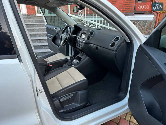 Белый Фольксваген Тигуан, объемом двигателя 2 л и пробегом 208 тыс. км за 13700 $, фото 9 на Automoto.ua