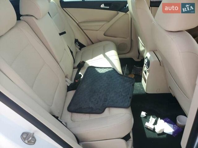 Белый Фольксваген Тигуан, объемом двигателя 2 л и пробегом 61 тыс. км за 900 $, фото 10 на Automoto.ua