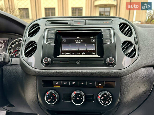 Белый Фольксваген Тигуан, объемом двигателя 2 л и пробегом 228 тыс. км за 12999 $, фото 24 на Automoto.ua