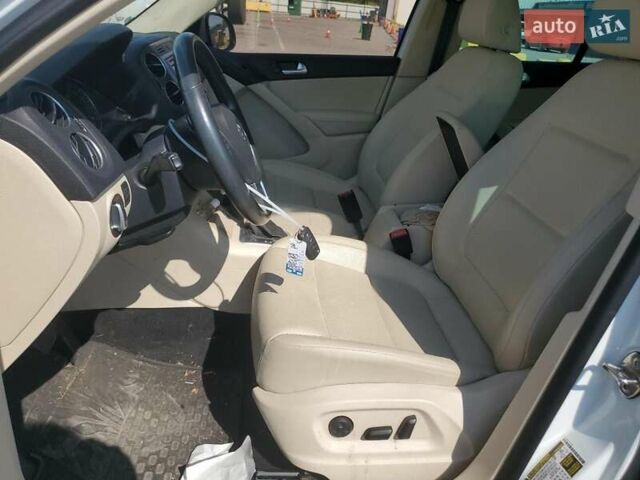 Белый Фольксваген Тигуан, объемом двигателя 2 л и пробегом 61 тыс. км за 900 $, фото 6 на Automoto.ua