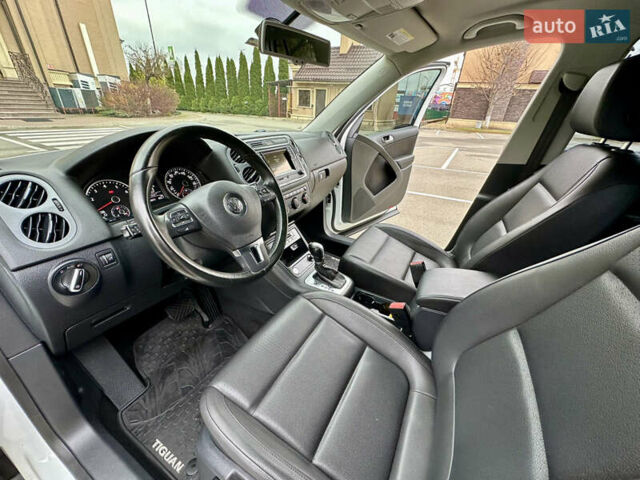 Белый Фольксваген Тигуан, объемом двигателя 2 л и пробегом 228 тыс. км за 12999 $, фото 25 на Automoto.ua