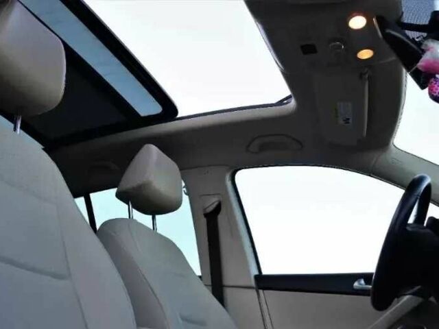 Білий Фольксваген Тігуан, об'ємом двигуна 2 л та пробігом 117 тис. км за 8700 $, фото 7 на Automoto.ua