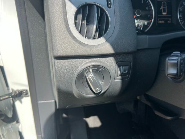 Белый Фольксваген Тигуан, объемом двигателя 2 л и пробегом 200 тыс. км за 14000 $, фото 14 на Automoto.ua