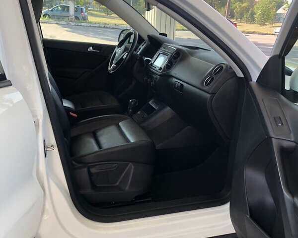 Белый Фольксваген Тигуан, объемом двигателя 1.98 л и пробегом 165 тыс. км за 10900 $, фото 5 на Automoto.ua