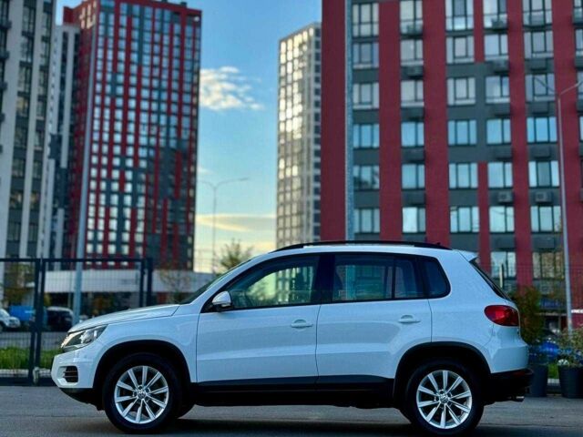 Білий Фольксваген Тігуан, об'ємом двигуна 2 л та пробігом 137 тис. км за 13800 $, фото 5 на Automoto.ua