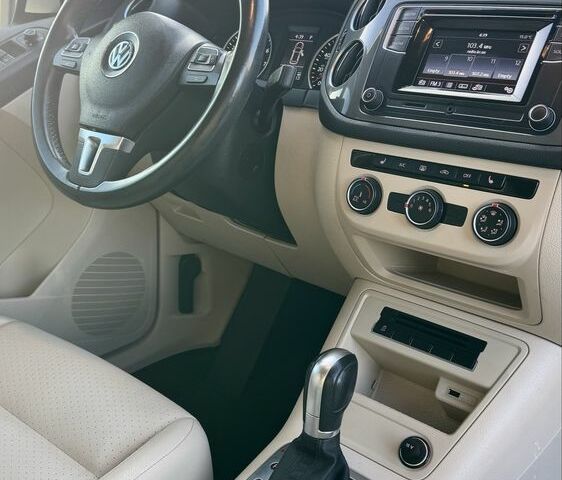 Белый Фольксваген Тигуан, объемом двигателя 2 л и пробегом 132 тыс. км за 13900 $, фото 21 на Automoto.ua