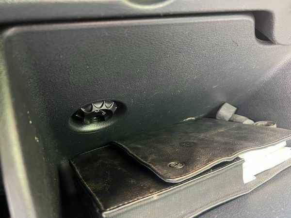 Белый Фольксваген Тигуан, объемом двигателя 2 л и пробегом 200 тыс. км за 14000 $, фото 10 на Automoto.ua