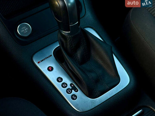 Білий Фольксваген Тігуан, об'ємом двигуна 2 л та пробігом 137 тис. км за 13800 $, фото 27 на Automoto.ua