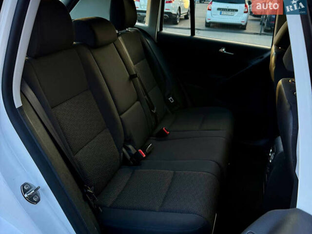 Білий Фольксваген Тігуан, об'ємом двигуна 2 л та пробігом 137 тис. км за 13800 $, фото 38 на Automoto.ua