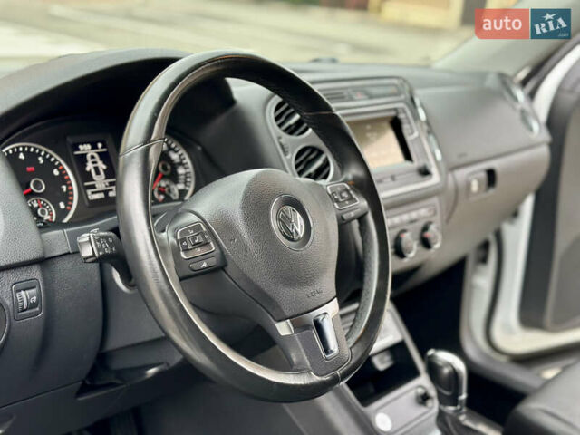 Белый Фольксваген Тигуан, объемом двигателя 2 л и пробегом 228 тыс. км за 12999 $, фото 17 на Automoto.ua