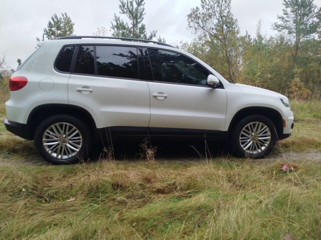 Білий Фольксваген Тігуан, об'ємом двигуна 2 л та пробігом 140 тис. км за 12200 $, фото 6 на Automoto.ua