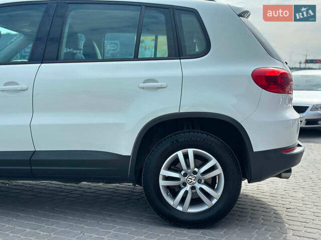 Білий Фольксваген Тігуан, об'ємом двигуна 2 л та пробігом 152 тис. км за 12300 $, фото 6 на Automoto.ua
