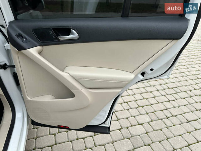 Білий Фольксваген Тігуан, об'ємом двигуна 1.98 л та пробігом 137 тис. км за 13999 $, фото 40 на Automoto.ua