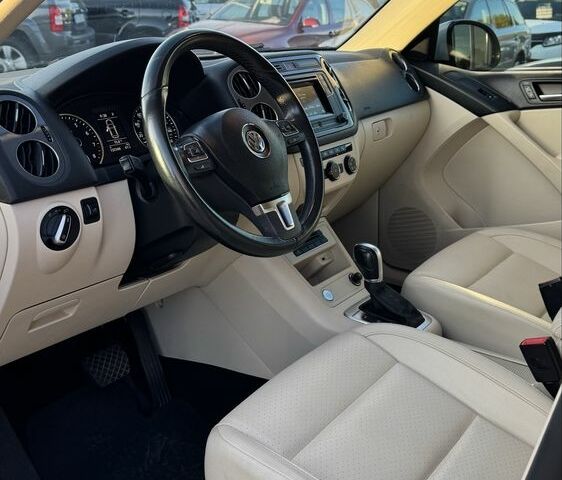 Белый Фольксваген Тигуан, объемом двигателя 2 л и пробегом 132 тыс. км за 13900 $, фото 14 на Automoto.ua