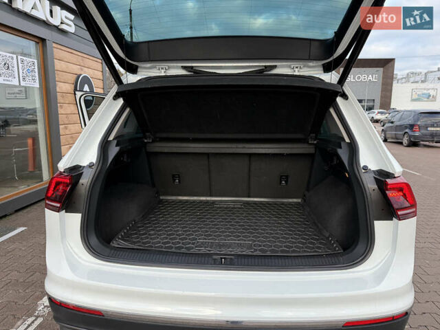 Белый Фольксваген Тигуан, объемом двигателя 1.97 л и пробегом 58 тыс. км за 27999 $, фото 28 на Automoto.ua