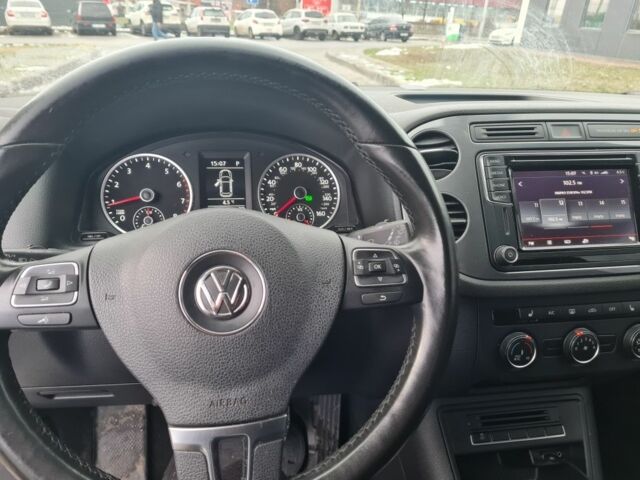 Білий Фольксваген Тігуан, об'ємом двигуна 2 л та пробігом 128 тис. км за 13800 $, фото 7 на Automoto.ua