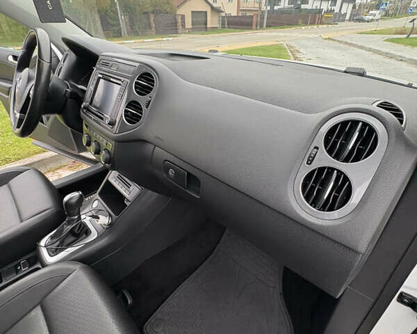 Белый Фольксваген Тигуан, объемом двигателя 2 л и пробегом 126 тыс. км за 14499 $, фото 35 на Automoto.ua