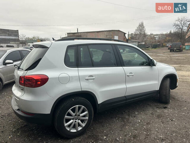 Білий Фольксваген Тігуан, об'ємом двигуна 2 л та пробігом 191 тис. км за 13500 $, фото 10 на Automoto.ua