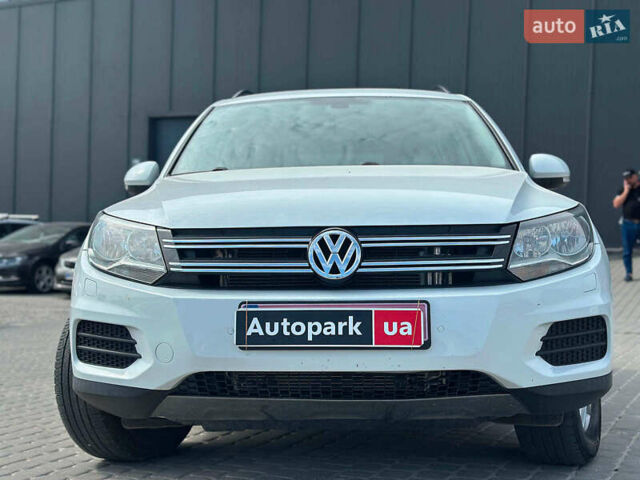 Білий Фольксваген Тігуан, об'ємом двигуна 2 л та пробігом 152 тис. км за 12300 $, фото 1 на Automoto.ua
