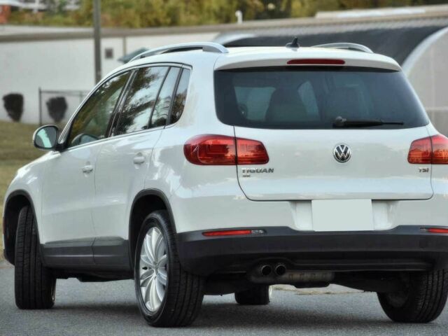 Білий Фольксваген Тігуан, об'ємом двигуна 2 л та пробігом 75 тис. км за 6000 $, фото 4 на Automoto.ua