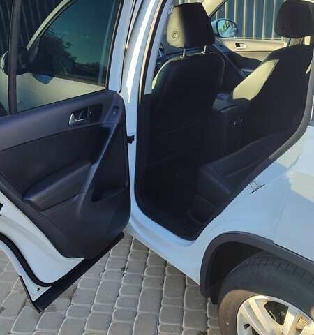 Белый Фольксваген Тигуан, объемом двигателя 1.98 л и пробегом 268 тыс. км за 13300 $, фото 20 на Automoto.ua