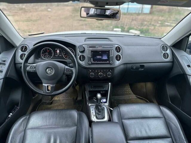 Белый Фольксваген Тигуан, объемом двигателя 2 л и пробегом 83 тыс. км за 9100 $, фото 10 на Automoto.ua