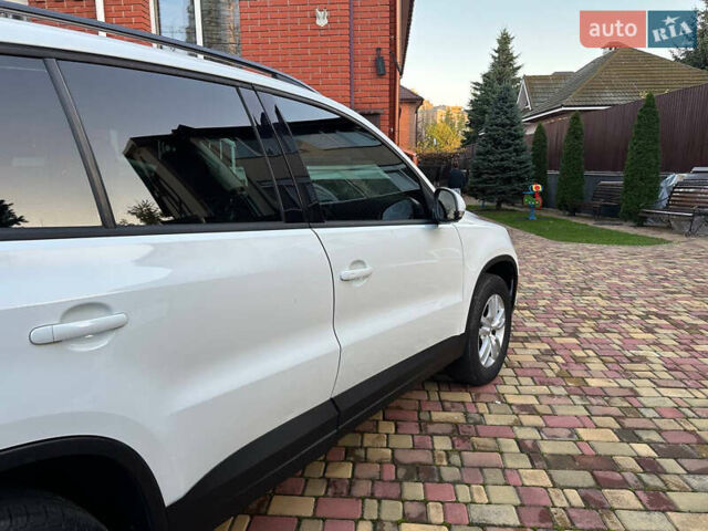 Белый Фольксваген Тигуан, объемом двигателя 2 л и пробегом 208 тыс. км за 13700 $, фото 4 на Automoto.ua