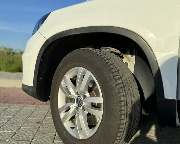 Білий Фольксваген Тігуан, об'ємом двигуна 1.98 л та пробігом 218 тис. км за 13400 $, фото 6 на Automoto.ua