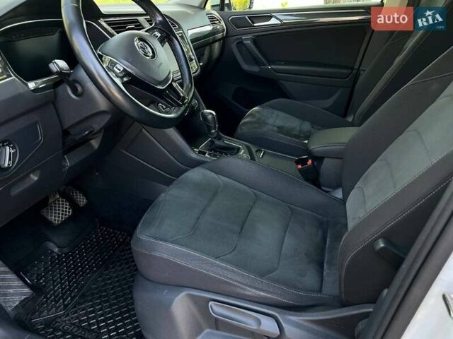 Білий Фольксваген Тігуан, об'ємом двигуна 2 л та пробігом 270 тис. км за 23000 $, фото 23 на Automoto.ua