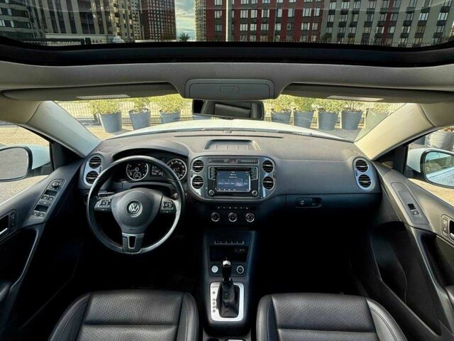 Білий Фольксваген Тігуан, об'ємом двигуна 2 л та пробігом 156 тис. км за 15500 $, фото 18 на Automoto.ua