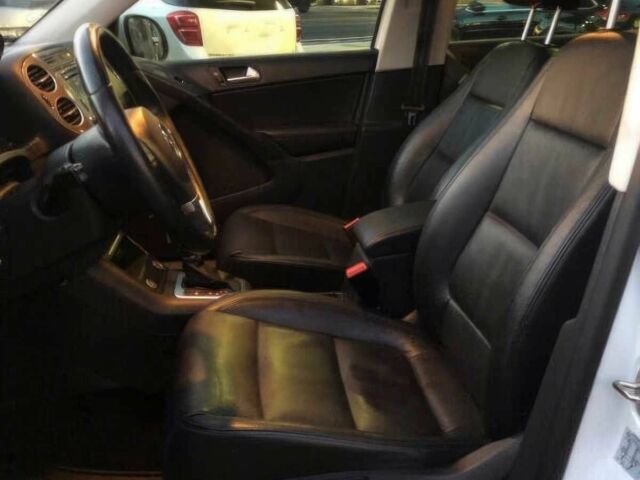 Белый Фольксваген Тигуан, объемом двигателя 2 л и пробегом 70 тыс. км за 7000 $, фото 7 на Automoto.ua