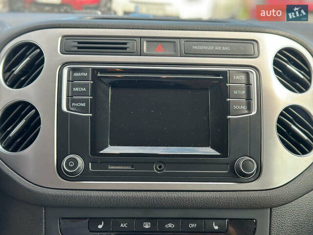 Білий Фольксваген Тігуан, об'ємом двигуна 2 л та пробігом 152 тис. км за 12300 $, фото 22 на Automoto.ua