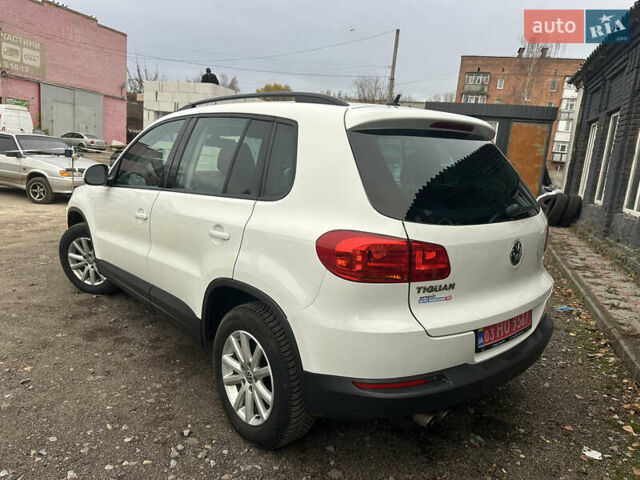 Білий Фольксваген Тігуан, об'ємом двигуна 2 л та пробігом 191 тис. км за 13500 $, фото 14 на Automoto.ua