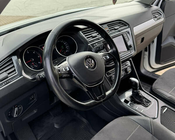 Білий Фольксваген Тігуан, об'ємом двигуна 1.98 л та пробігом 125 тис. км за 21300 $, фото 23 на Automoto.ua