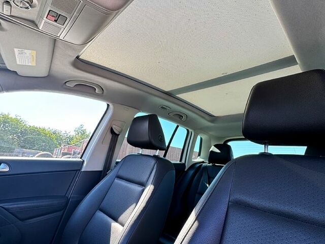 Белый Фольксваген Тигуан, объемом двигателя 2 л и пробегом 150 тыс. км за 12500 $, фото 9 на Automoto.ua