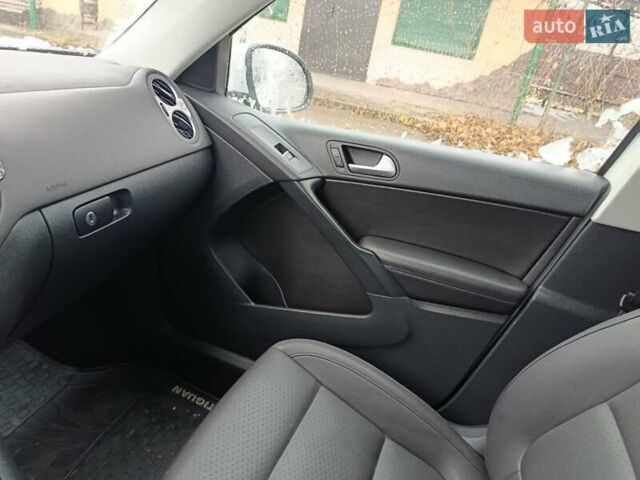 Білий Фольксваген Тігуан, об'ємом двигуна 2 л та пробігом 170 тис. км за 14100 $, фото 10 на Automoto.ua