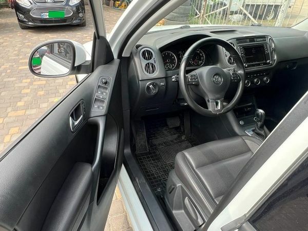 Белый Фольксваген Тигуан, объемом двигателя 2 л и пробегом 200 тыс. км за 14000 $, фото 3 на Automoto.ua