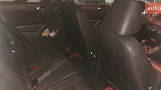 Белый Фольксваген Тигуан, объемом двигателя 1.98 л и пробегом 80 тыс. км за 14500 $, фото 3 на Automoto.ua